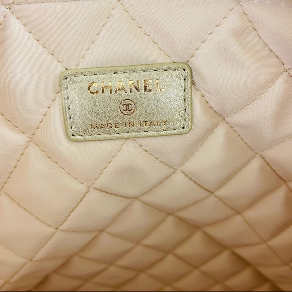 Large Chanel O Case - Picture 7 of 8